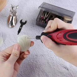 LIFCAUSAL Wiederaufladbares Kabelloses Rotationswerkzeug 7,4 V Mini-DIY-Rotationswerkzeug-Kit Multi-Tool-Kit Mit 5 Verschiedenen Geschwindigkeiten 5000–25000 U / Min, 4 LED-Leuchten Und 38-teiligem Zubehör Zum Schnitzen, Gravieren, Schleifen, Polieren Und Schneiden -Winkelschleifer Verkaufe 58377340 5